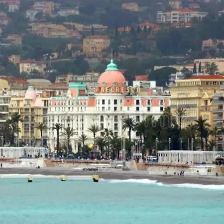 A Luxurious With Ac On Promenade Des *