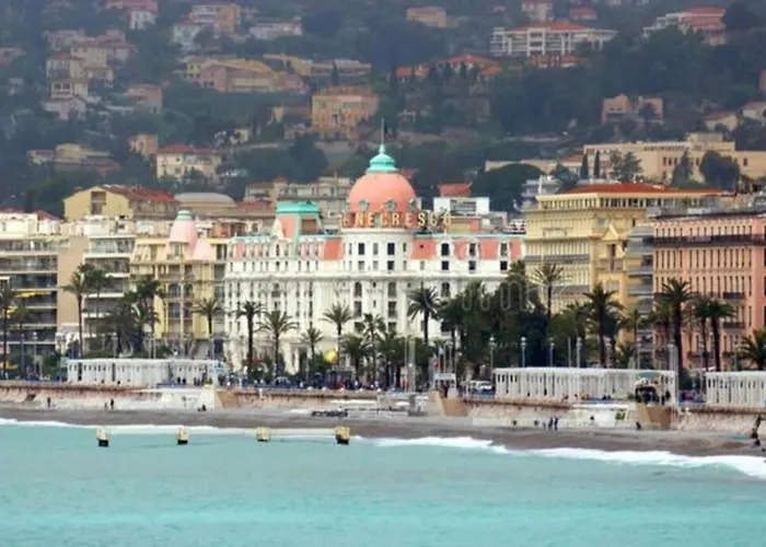 A Luxurious With Ac On Promenade Des *