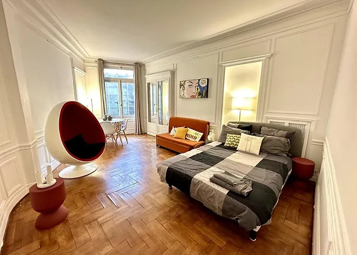 A Luxurious With Ac On Promenade Des Apartament Nicea