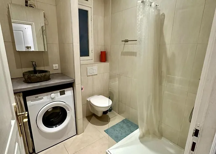 A Luxurious With Ac On Promenade Des Nicea