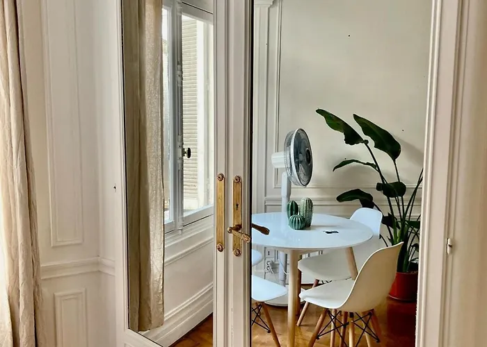 A Luxurious With Ac On Promenade Des * Nicea